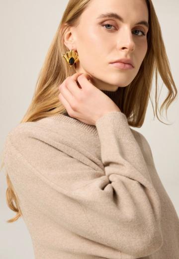 Пуловер с вырезом V