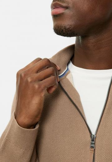 Вязаная кофта