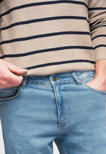 Прямые джинсы