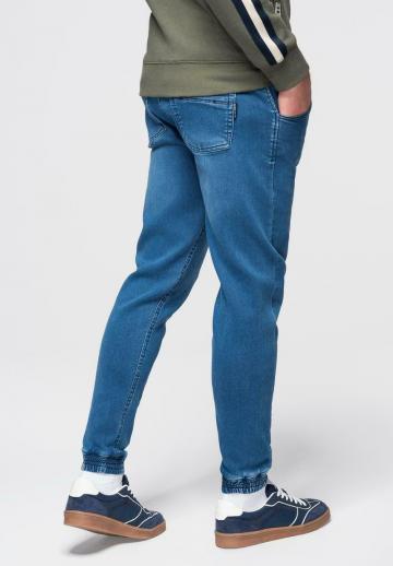 Узкие джинсы
