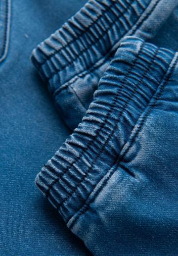 Узкие джинсы