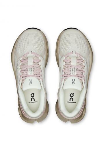 Беговые кроссовки