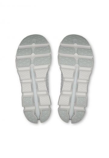 Походные кроссовки