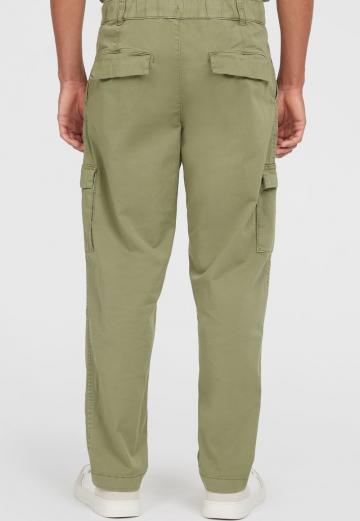 Брюки с накладными карманами