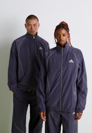 Спортивная куртка