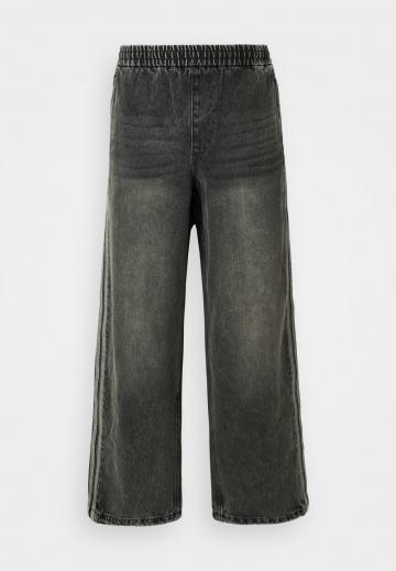 Свободные джинсы