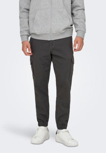 Брюки с накладными карманами