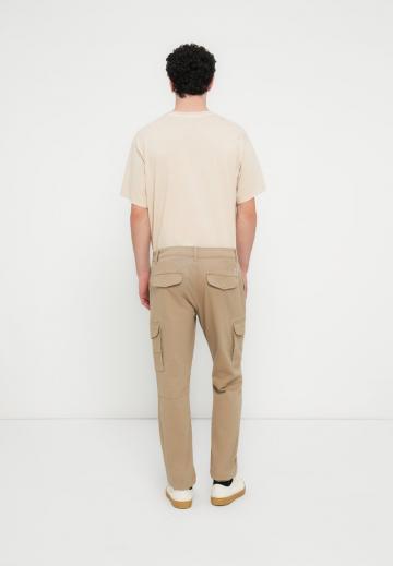 Брюки с накладными карманами