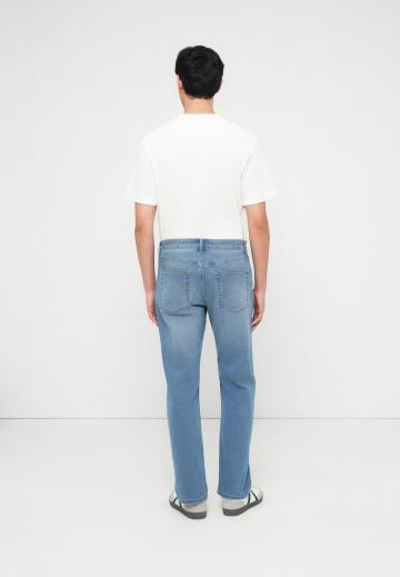 Прямые джинсы