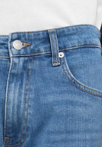 Прямые джинсы