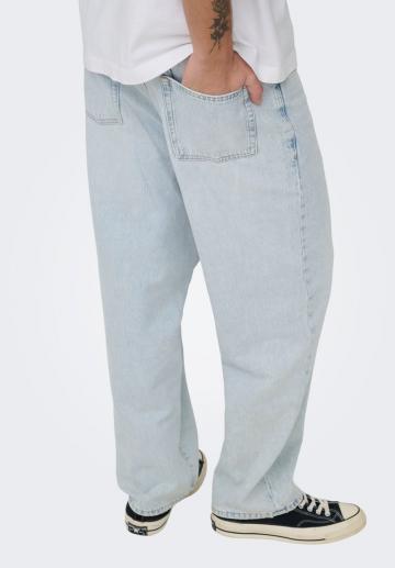 Прямые джинсы