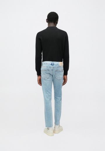 Узкие джинсы