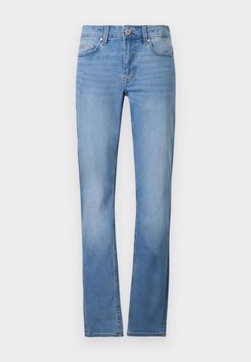 Узкие джинсы