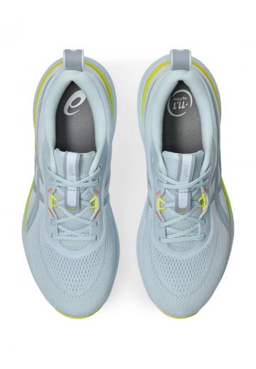 Походные кроссовки