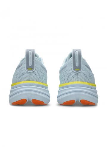 Походные кроссовки