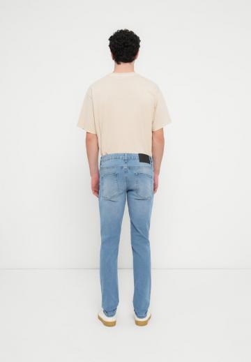 Узкие джинсы