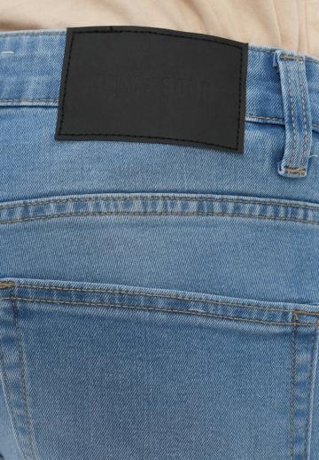 Узкие джинсы