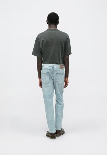 Узкие джинсы