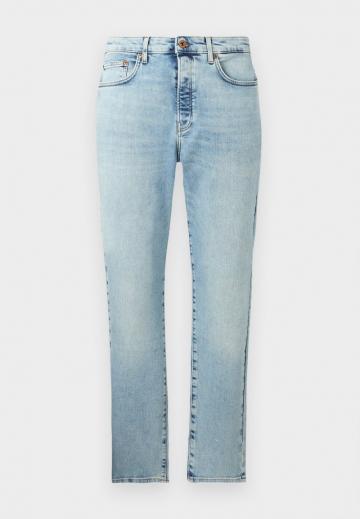 Узкие джинсы