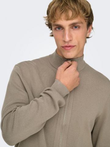 Вязаная кофта