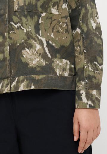 Куртка с накладнымит карманами