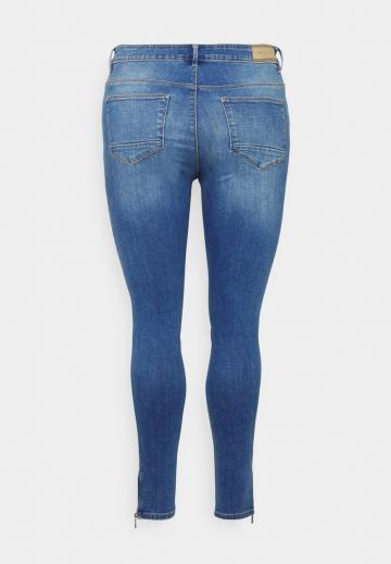 Узкие джинсы