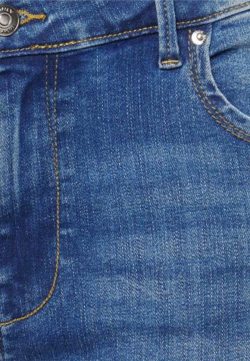 Узкие джинсы