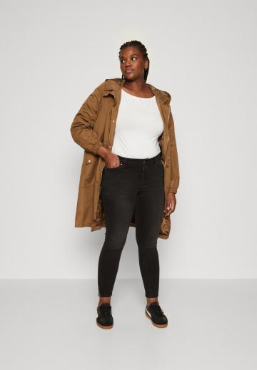 Узкие джинсы