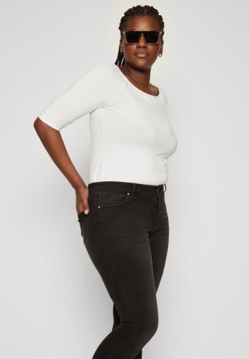 Узкие джинсы