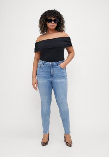 Узкие джинсы