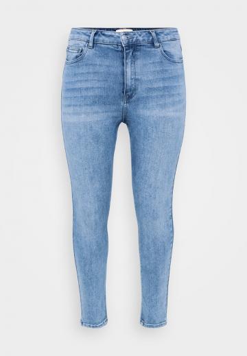 Узкие джинсы