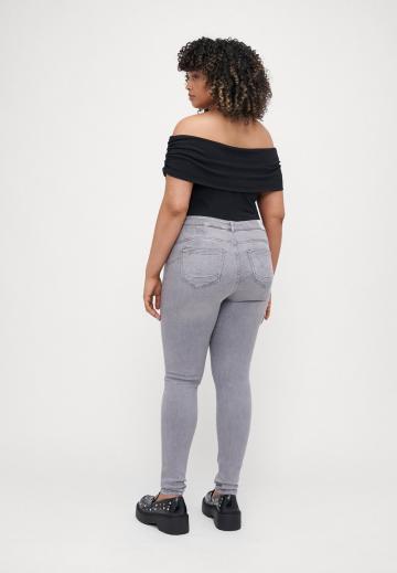 Узкие джинсы