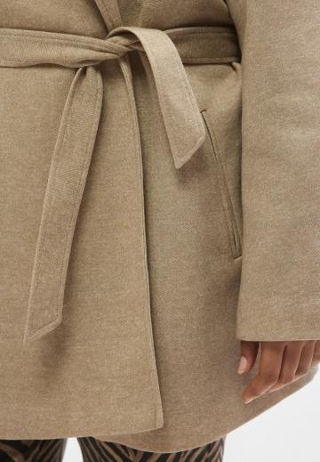 Короткое пальто