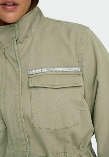 Куртка с накладнымит карманами