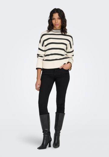 Пуловер в полоску
