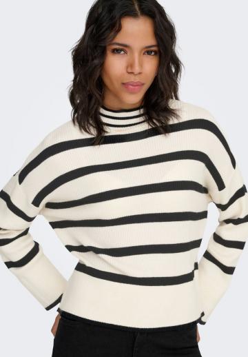 Пуловер в полоску