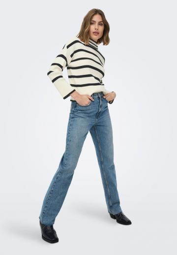 Пуловер в полоску