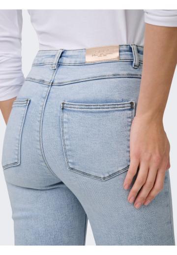 Узкие джинсы