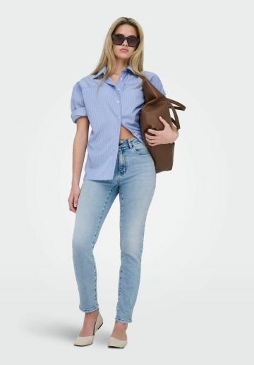 Короткие джинсы