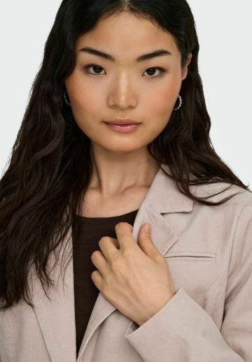 Короткое пальто