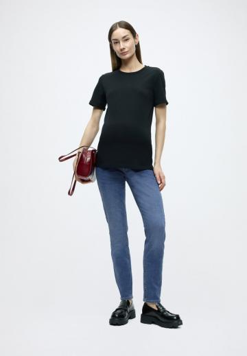 Узкие джинсы