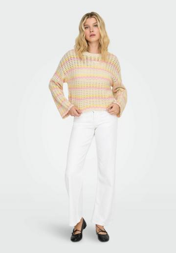 Пуловер в полоску