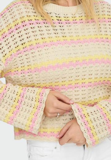 Пуловер в полоску