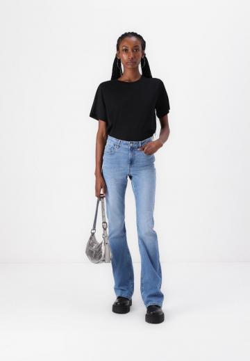 Клешеные джинсы