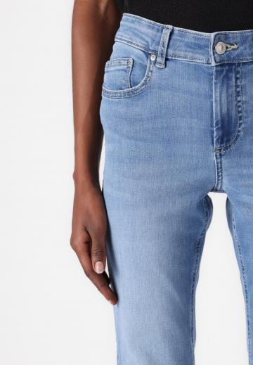 Клешеные джинсы