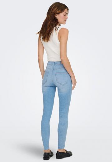 Узкие джинсы