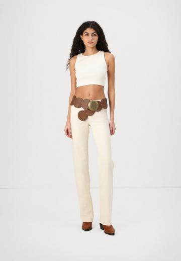 Прямые джинсы