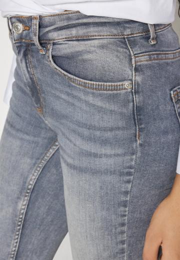 Узкие джинсы