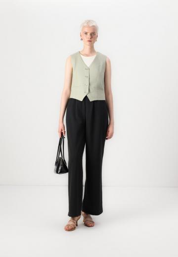 Джинсовая жилетка