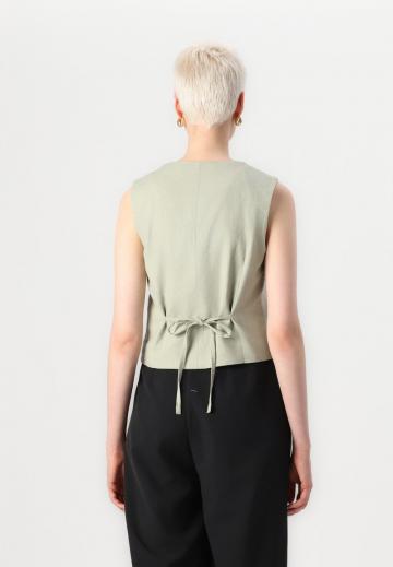 Джинсовая жилетка